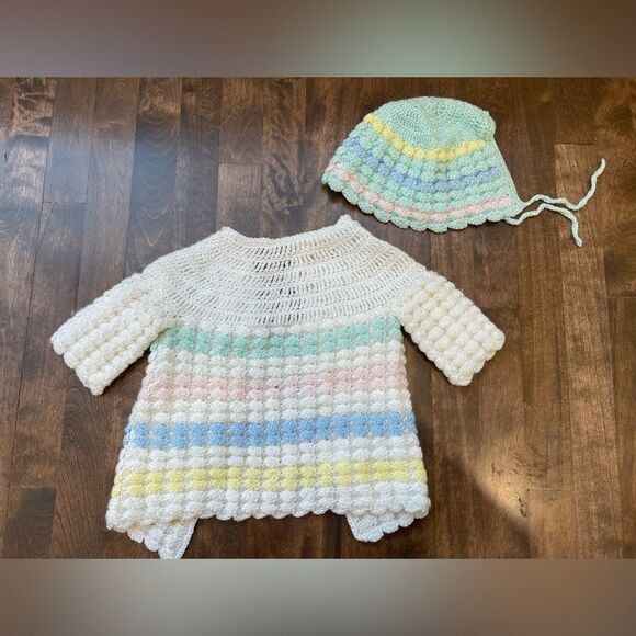 Vintage baby hand knit colourful cardigan and bonnet || Vintage baby clothes - Picture 2 of 6
